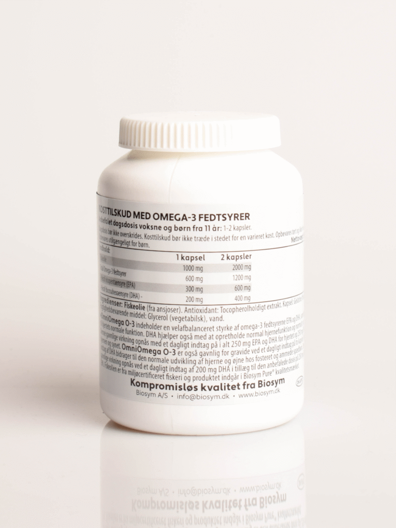 Weiße Dose mit Omega-3-Etikett und Nährwerttabelle vor hellem Hintergrund